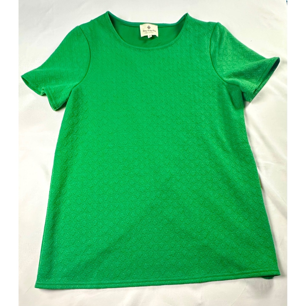 Betseys Boutique Shop Green Scalloped Tulip Back Textured Top UT3060 Medium